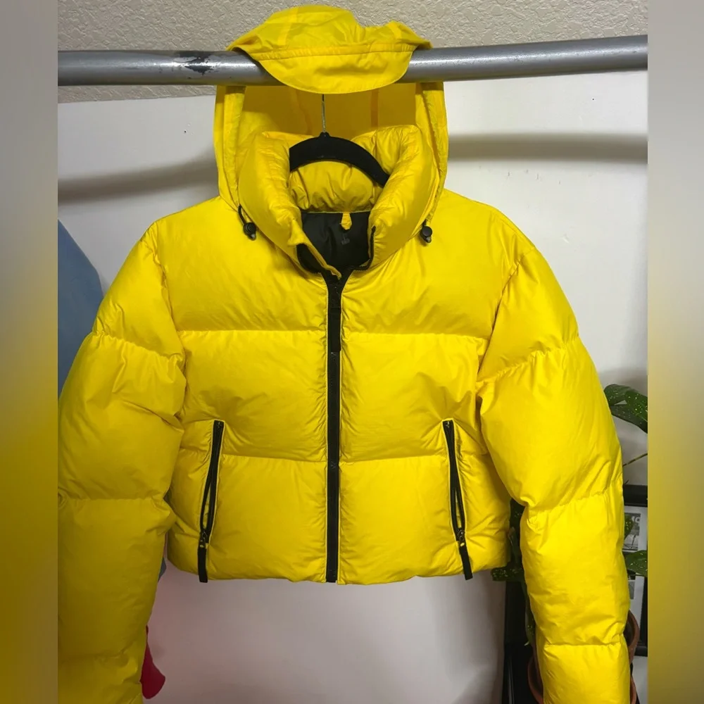 Aritzia Super Puff jacket - Picture 3 of 4